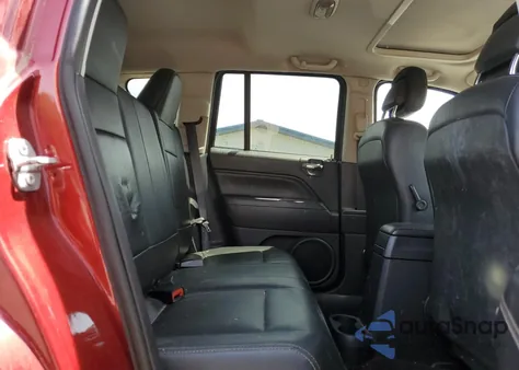 2017 Jeep Compass Latitude z USA, uszkodzony, nr VIN 1C4NJCEAXHD125887